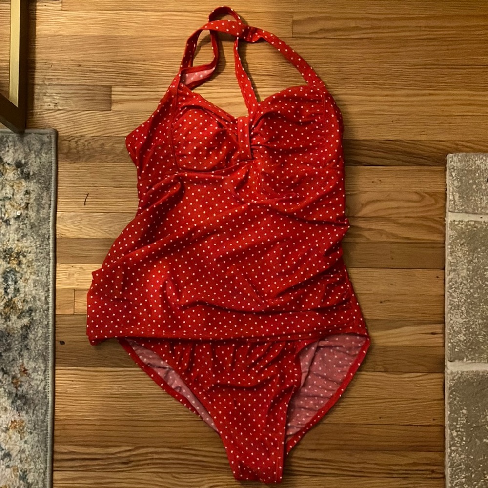 Motherhood maternity swimsuit. great condition!